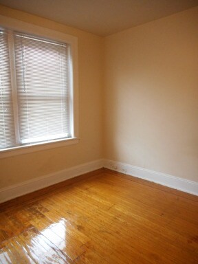 Building Photo - 6 E Read St