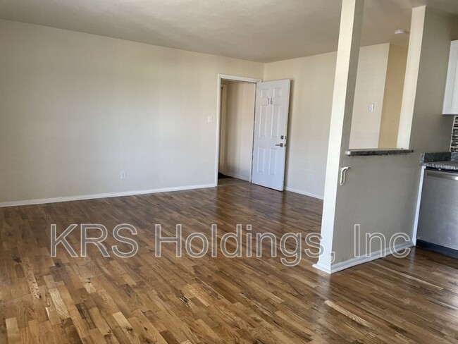 Building Photo - 946 W Ocean View Ave