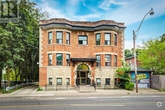 Building Photo - 333-333 Harbord St