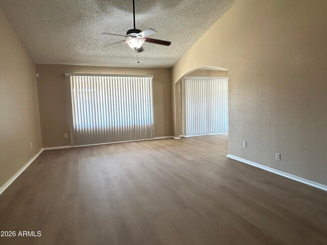 Foto del edificio - 8033 W McLellan Rd
