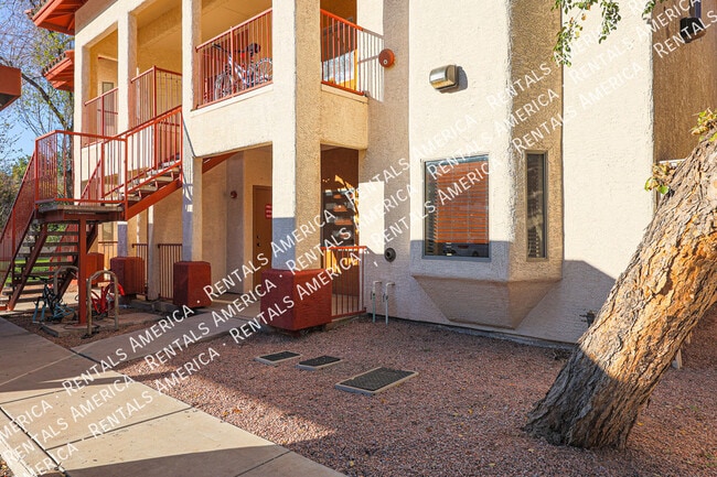 Building Photo - 510 W University Dr