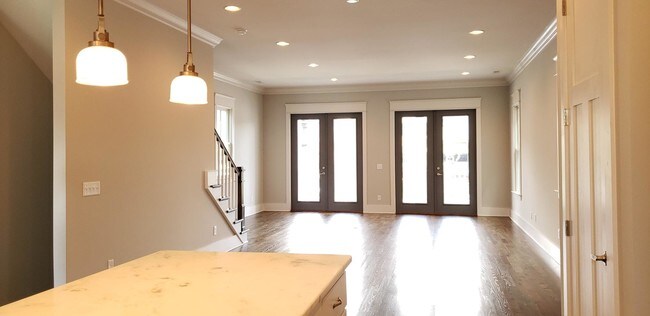Building Photo - 683 Mariner Way