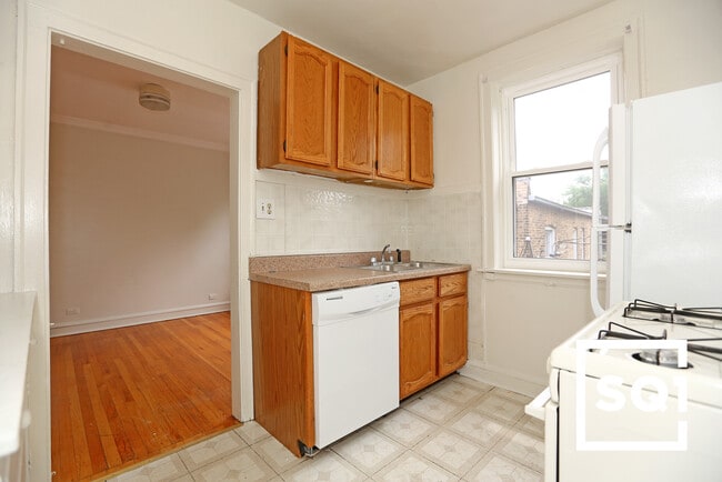 Building Photo - 4216 N Clark St