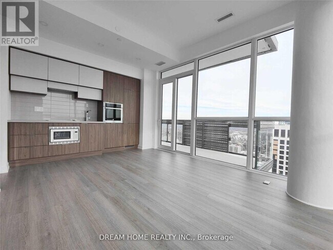 Building Photo - 39 Roehampton Ave