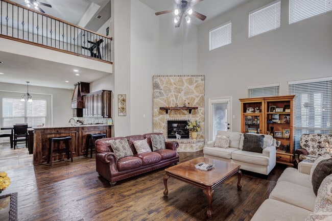 Building Photo - 12063 Del Rio Dr