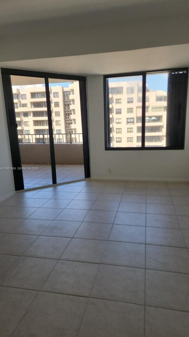 Foto del edificio - 201 Crandon Blvd