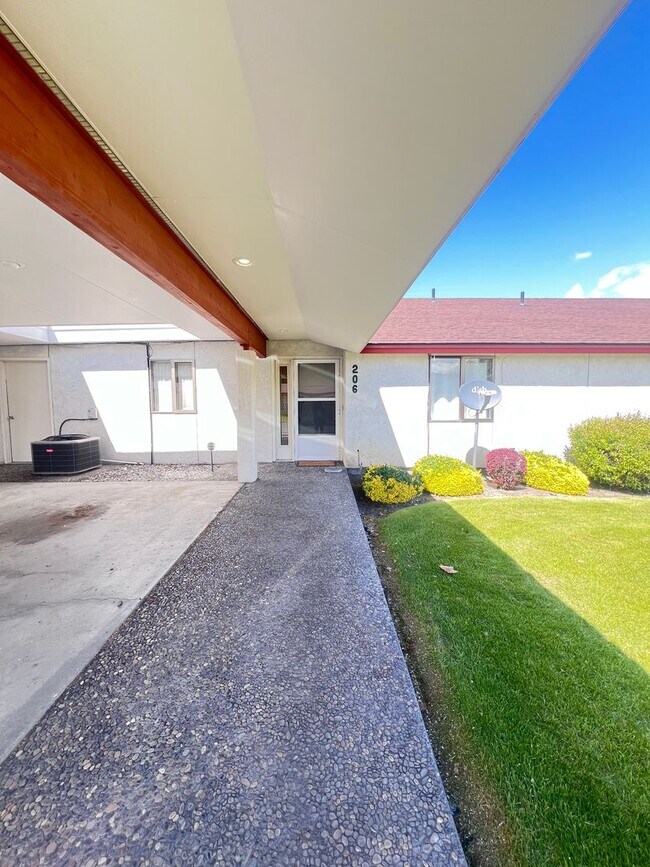 Building Photo - 1388 Rd F NE