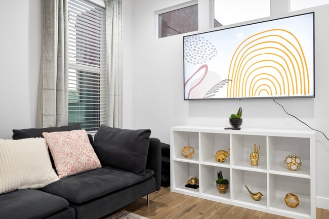 Building Photo - 275 Gateway Dr