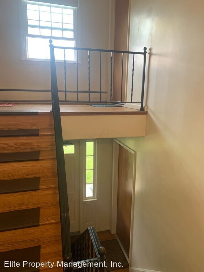 Building Photo - 2 br, 1 bath House - 1462 Wayne Ave., Unit 3