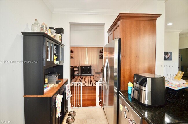 Building Photo - 3 br, 3 bath House - 497 Menendez Ave # 14