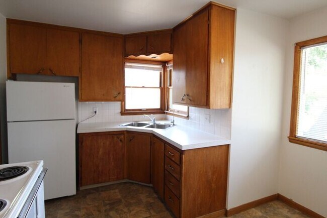 Building Photo - Nice Duplex