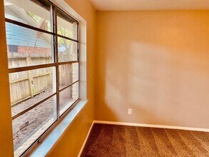 Building Photo - 3919 Hickok Ln