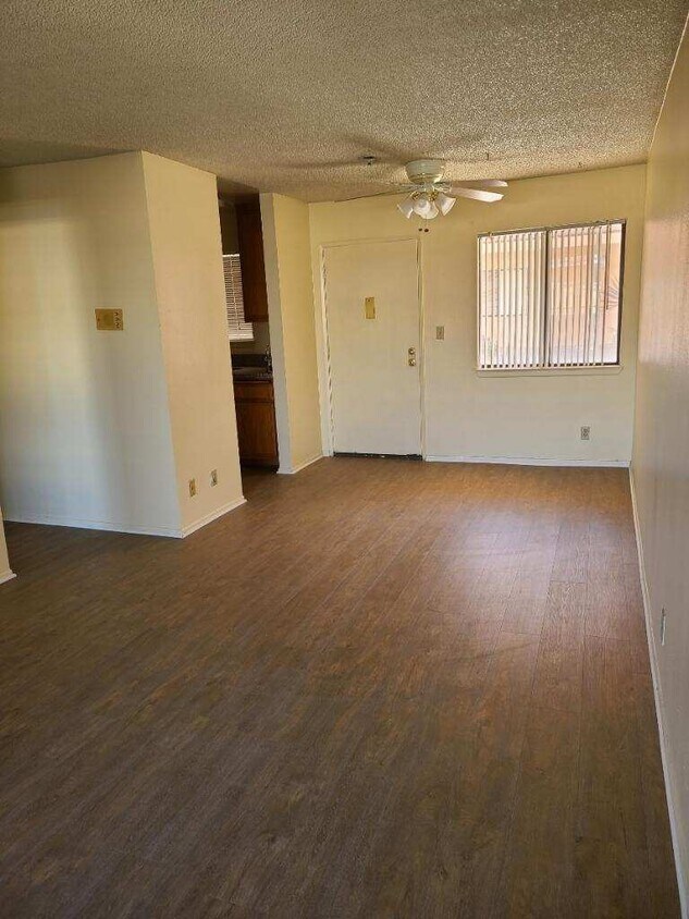 Foto principal - 14032 Doty Ave