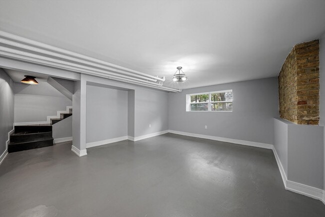 Building Photo - 2726 N Harding Ave