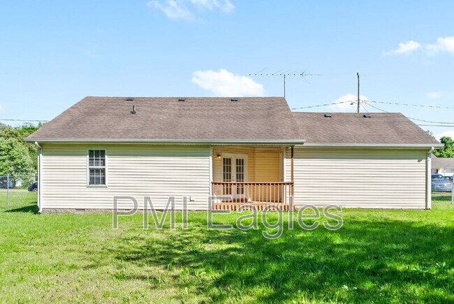 Foto del edificio - 251 Golden Pond Ave