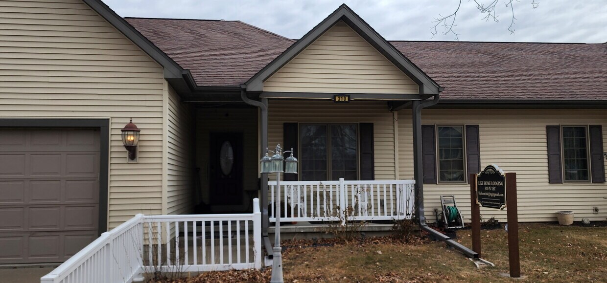 Foto principal - 310 N 1st St