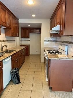 Foto del edificio - 1975 Camberley Ln