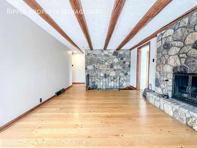 Building Photo - UNIQUE INCREDIBLE 2 BEDS/ 2 BATHS HOUSE WI...