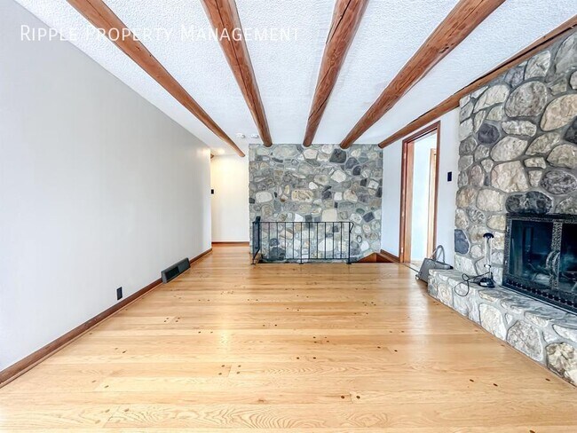 Photo du bâtiment - UNIQUE INCREDIBLE 2 BEDS/ 2 BATHS HOUSE WI...