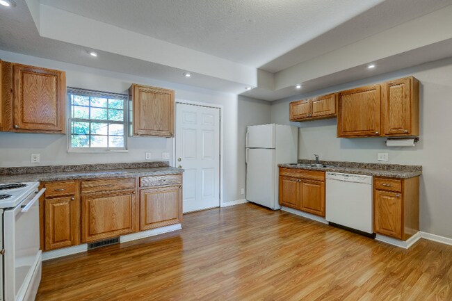 Building Photo - 3206 Pillsbury Ave