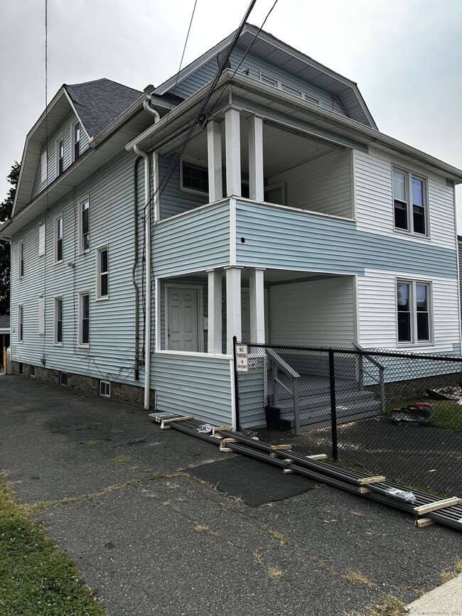 Building Photo - 138 Mill Hill Ave