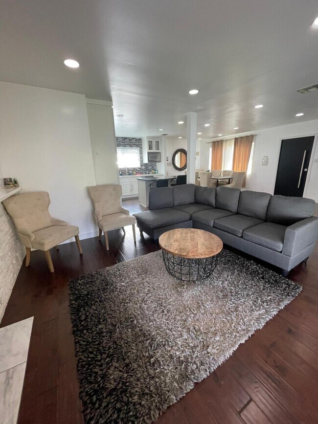 Foto del edificio - 6151 Wilbur Ave