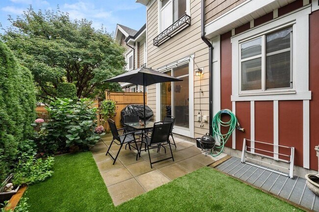 Photo du bâtiment - 20738-20784 84 Ave