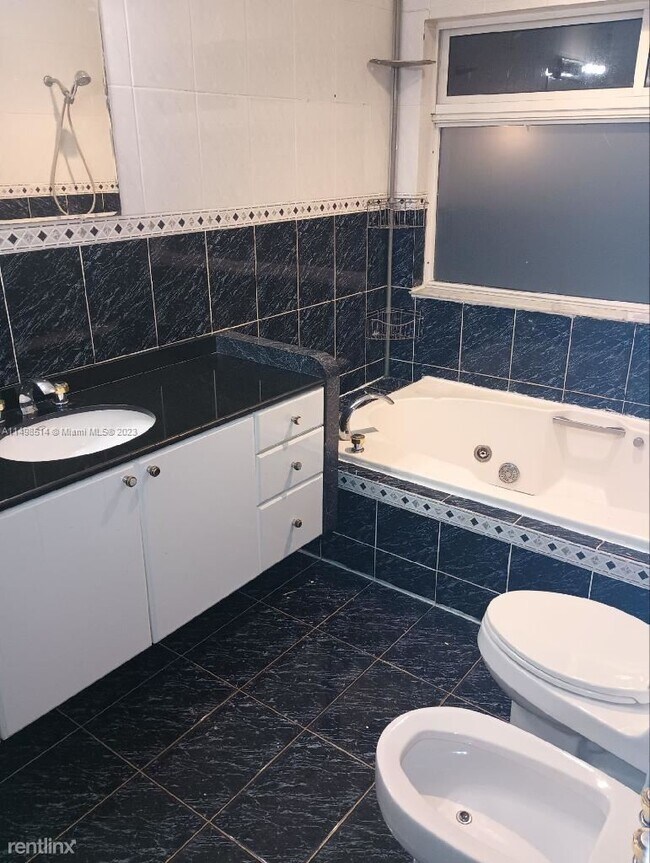 Foto del edificio - 3 br, 2 bath House - 4630 SW 97th Ave # 0