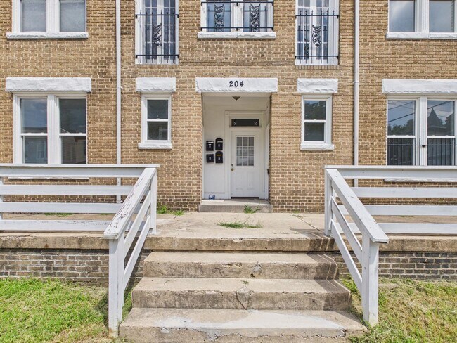 Building Photo - 204 Wellford St