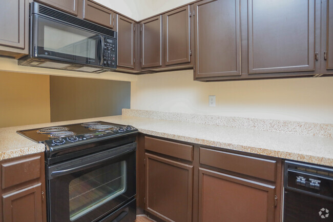 1BD, 1BA - 827SF - Amatista - Covington Pointe Apartments