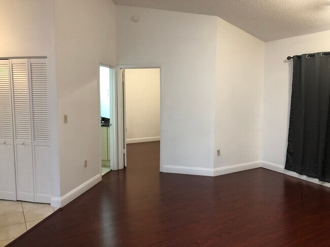 2550 SW 18th Terrace Unit 16 photo'