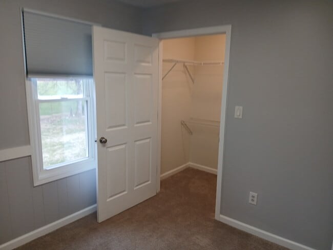 Building Photo - 916 Millis Ave