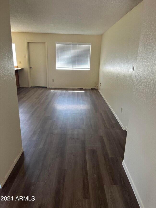 Foto del edificio - 3102 N Woodburne Dr