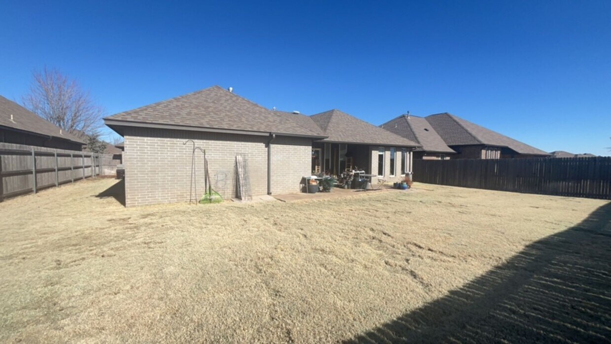 Building Photo - INCREDIBLE 3 Bedroom Home with Theater room!!