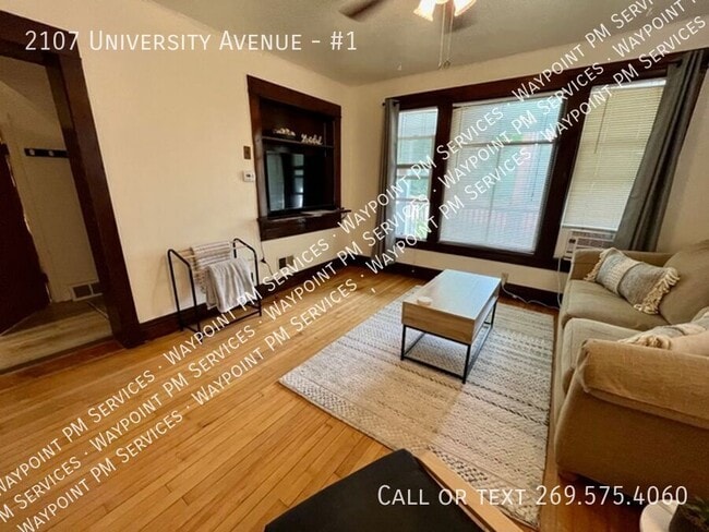 Foto del edificio - 2107 University Ave