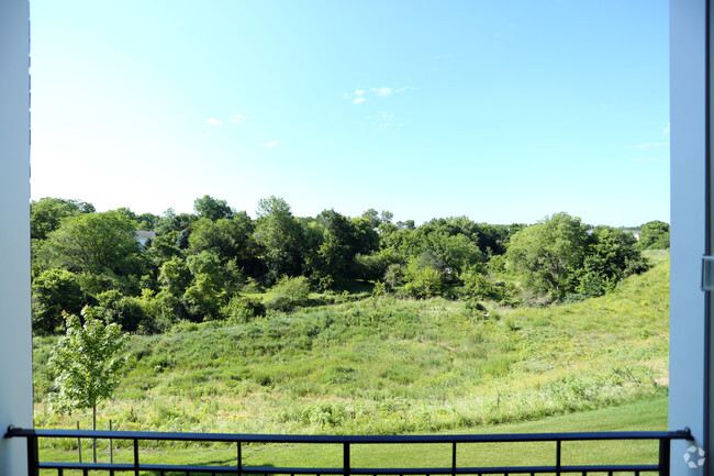 surrounded by greenspace - Tradition Apartments