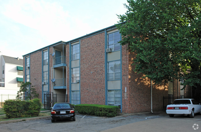 Hartford Square - Hartford Apartments