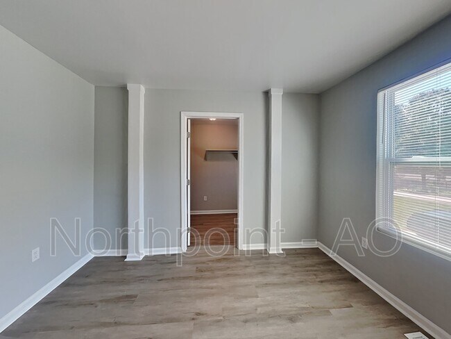 Foto del edificio - 1368 Alverado Way