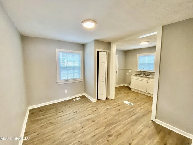 Building Photo - 308 Josanna St