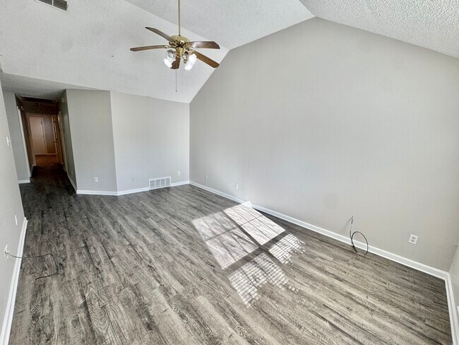 Foto del edificio - 5528 Ginners Dr