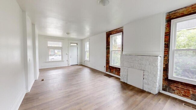 Building Photo - 245 N 18th ST