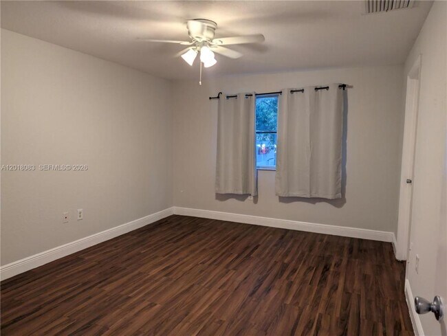 Foto del edificio - 6009 SW 19th St