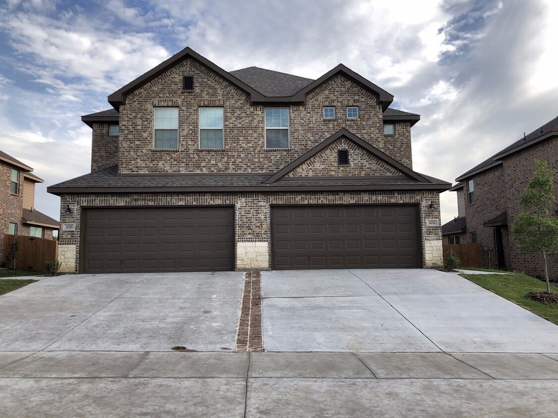 Primary Photo - LUXURY 2 STORY DUPLEX LOCATED IN MIDLOTHIA...