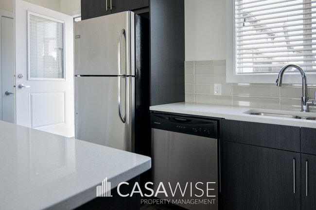 Photo du bâtiment - 655-655 Watt Blvd SW