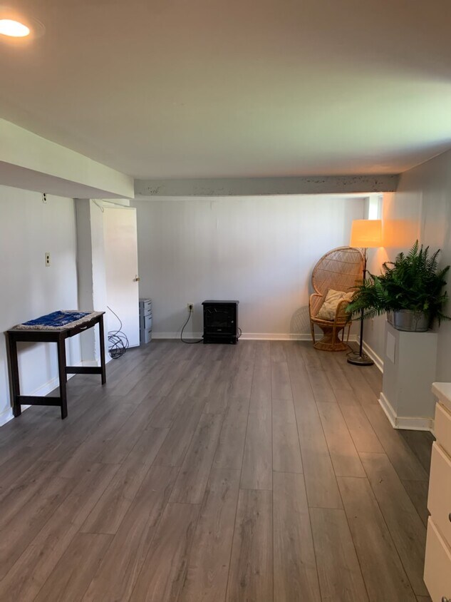 Living room - 4018 Schroeder Ave