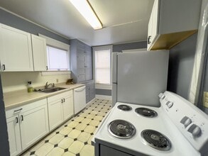 Building Photo - 921 Linden Grove Ave