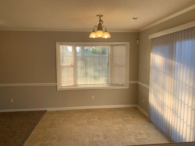 Foto del edificio - 1025 Spring Forest Rd