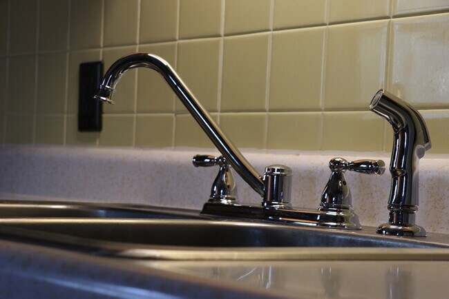 Building Photo - Crawford Ave Apartments