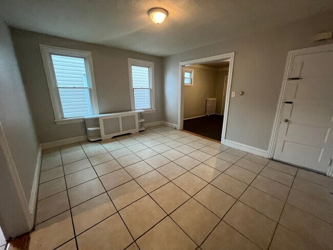 Building Photo - Charming 3 Bedroom 1 Bath in Lansdowne!