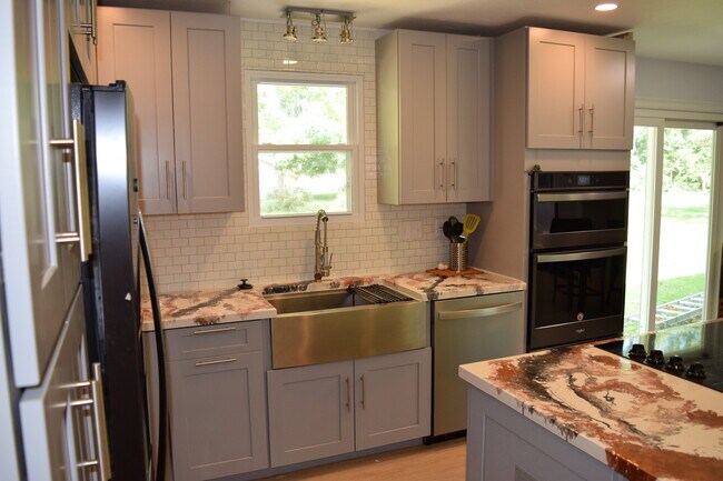 Foto del edificio - 999 Sunnyside Rd